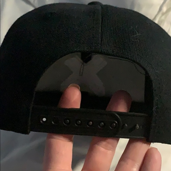 Grey w red  “X” SnapBack unisex - Picture 8 of 8